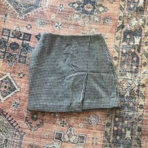 Grey houndstooth mini skirt, size 4